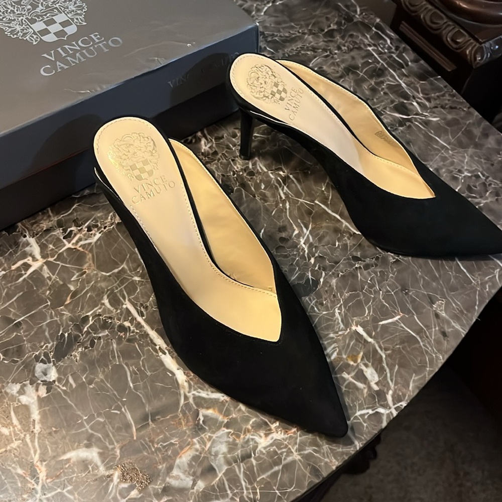 Vince Camino black velvet heels size 9.5 - Picture 3 of 3
